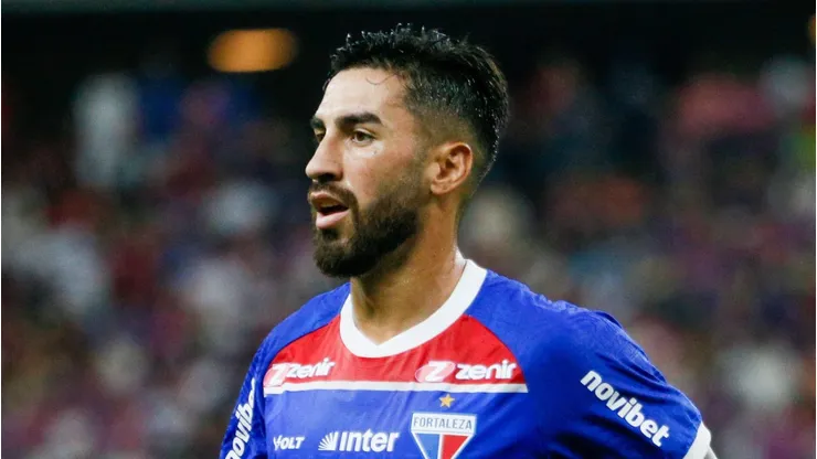 Lucero jogador do Fortaleza durante partida contra o Sportivo Trinidense na Arena Castelão pelo campeonato Copa Sul-Americana 2024.