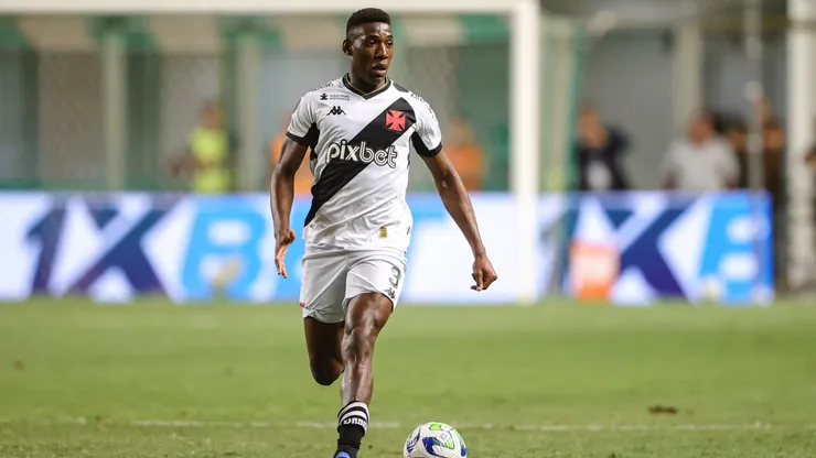 Leo Pelé jogador do Vasco durante partida contra o America-MG no estadio Independencia pelo campeonato Brasileiro A 2023. Zagueiro é criticado pela torcida
