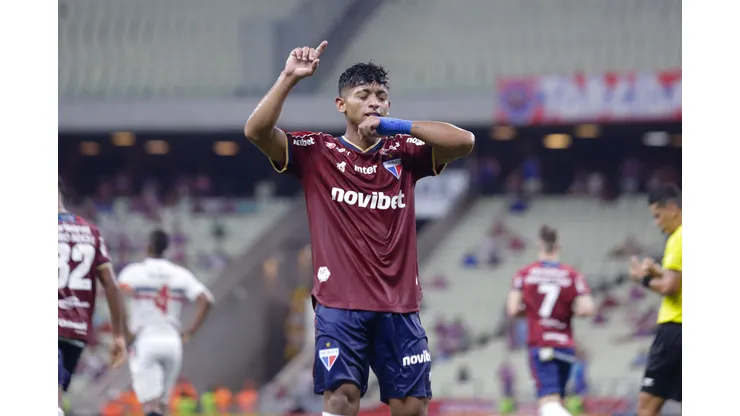 Kervin Andrade durante confronto contra o River-PI na Copa do Nordeste 2024.