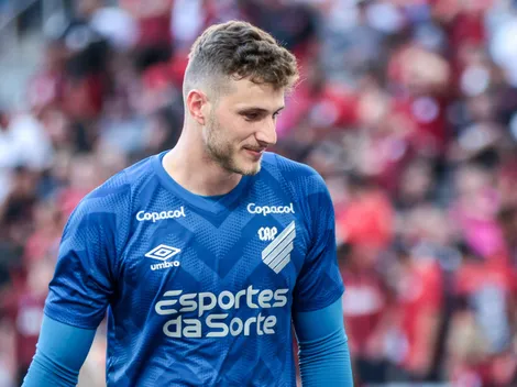 Bento fala em tom de despedida em derrota do Athletico-PR