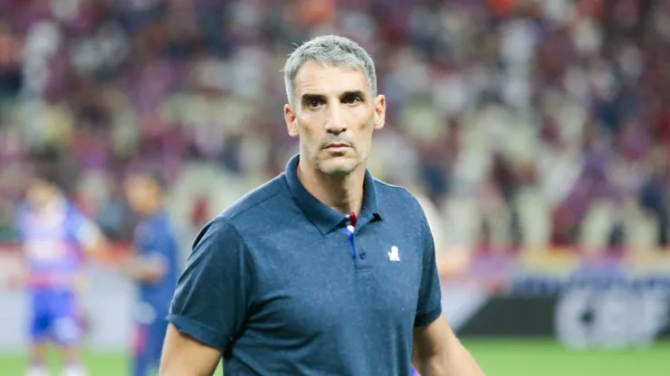 Vojvoda técnico do Fortaleza durante partida contra o Vasco no estadio Arena Castelao pelo campeonato Copa Do Brasil 2024.