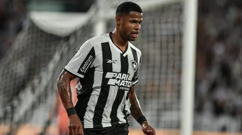 Júnior Santos durante confronto contra o Vitória na Copa do Brasil. Jogador comentou sobre interesse do Cruzeiro.