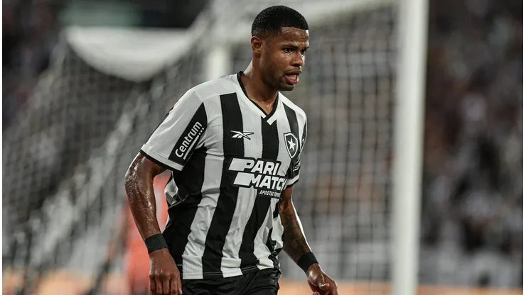 Júnior Santos durante confronto contra o Vitória na Copa do Brasil. Jogador comentou sobre interesse do Cruzeiro.