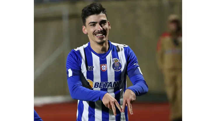 André Franco com a camisa do Porto. Foto: Divulgação/Porto.