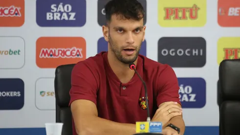 Rafael Thyere durante entrevista coletiva, Jogador desabafou em nova derrota do Sport,