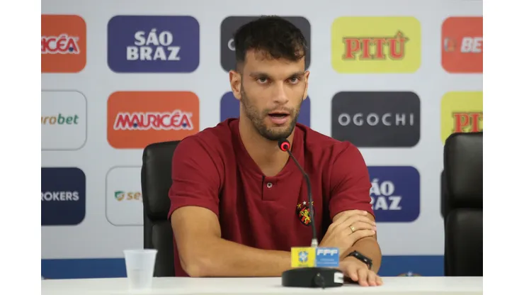 Rafael Thyere durante entrevista coletiva, Jogador desabafou em nova derrota do Sport,