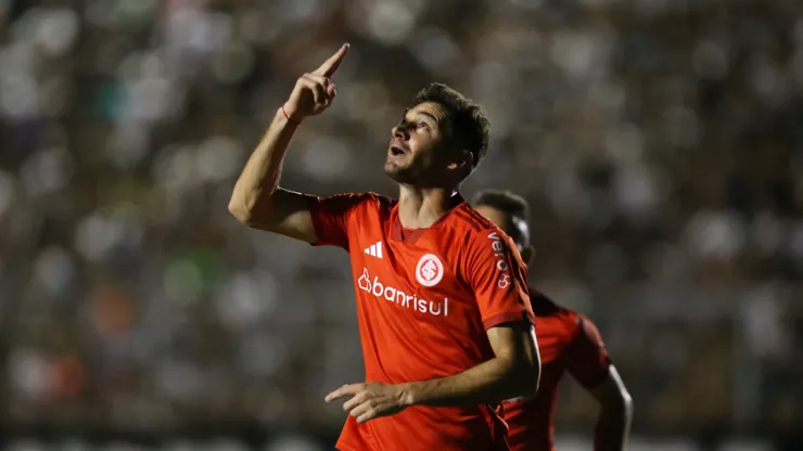 Lucas Alario não engrenou com a camisa do Inter - Foto: Marlon Costa/AGIF