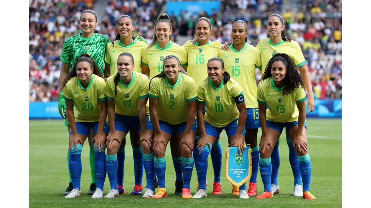 Seleção Brasileira durante confronto contra o Japão nas Olimpíadas.