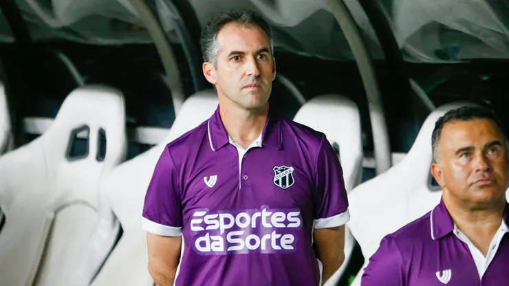 Leo conde tecnico do Ceara durante partida contra o Botafogo-SP no estadio Arena Castelao pelo campeonato Brasileiro B 2024. Foto: Baggio Rodrigues/AGIF