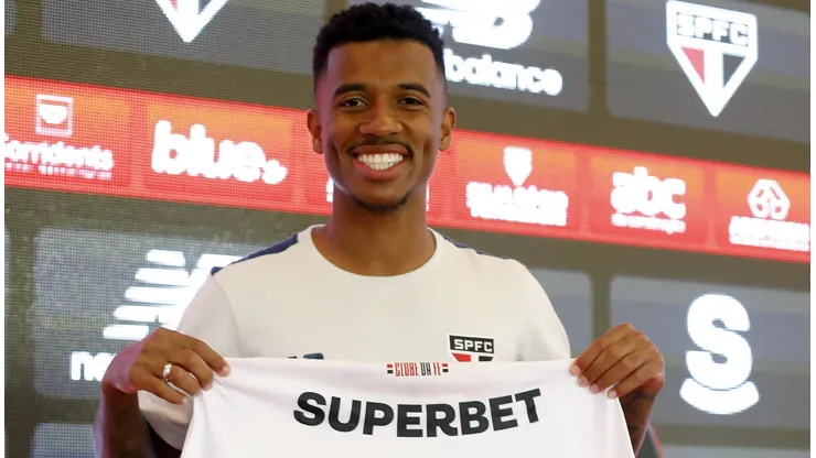 Foto: Rubens Chiri / saopaulofc - Marcos Antônio durante apresentação no São Paulo.