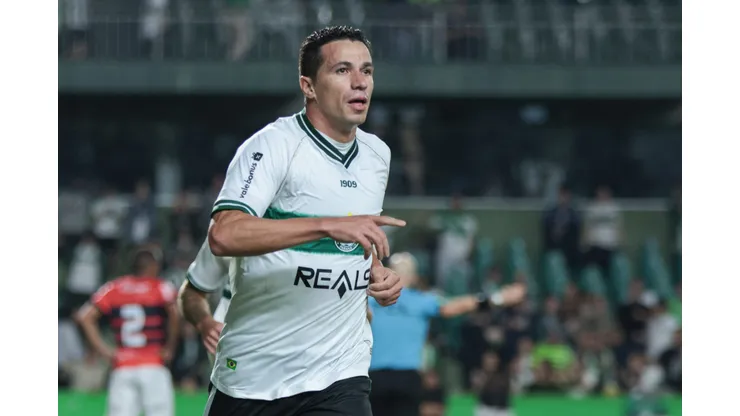 Leandro Damião durante confronto contra o Ituano na Série B 2024.