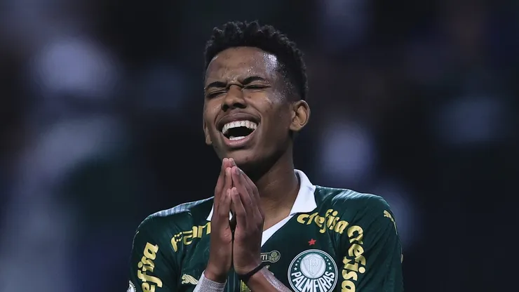 Estêvão pode desfalcar o Palmeiras.