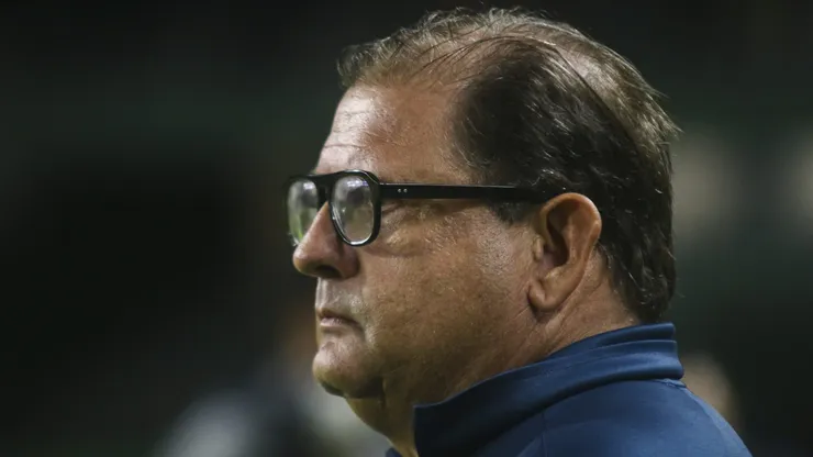 Guto Ferreira tecnico do Coritiba durante partida contra o Sport no estadio Couto Pereira pelo campeonato Brasileiro B 2024