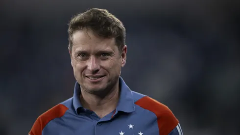 Fernando Seabra tecnico do Cruzeiro durante partida contra o Botafogo no estadio Engenhao pelo campeonato Brasileiro A 2024. Foto: Jorge Rodrigues/AGIF