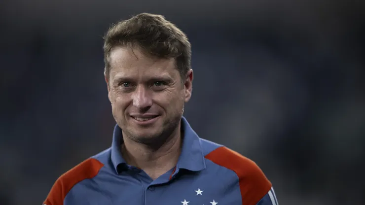Fernando Seabra tecnico do Cruzeiro durante partida contra o Botafogo no estadio Engenhao pelo campeonato Brasileiro A 2024. Foto: Jorge Rodrigues/AGIF