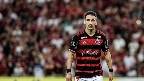 Léo Ortiz vinha sendo escalado como volante – Foto: Thiago Ribeiro/AGIF