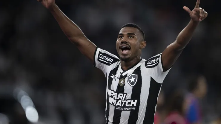 Cuiabano jogador do Botafogo comemora gol durante partida contra o Internacional no estadio Engenhao pelo campeonato Brasileiro A 2024. Foto: Jorge Rodrigues/AGIF