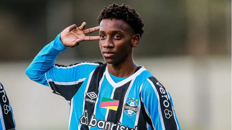 O jogador Gabriel Mec durante partida entre Gremio x Cruzeiro pelo campeonato Brasileiro Sub-20 no Ct Presidente Helio dourado. Gabriel Mec. Existem rumores de um suposto negocio com o Chelsea intermediado pelo pai do atacante Neymar Jr