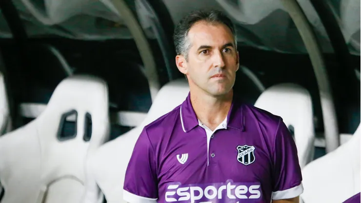 Leo conde tecnico do Ceara durante partida contra o Botafogo-SP no estadio Arena Castelao pelo campeonato Brasileiro B 2024