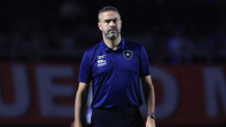 Artur Jorge tecnico do Botafogo durante partida contra o Sao Paulo no estadio Morumbi pelo campeonato Brasileiro A 2024. Foto: Marcello Zambrana/AGIF