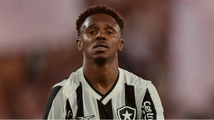 Jeffinho vira problema no Botafogo.