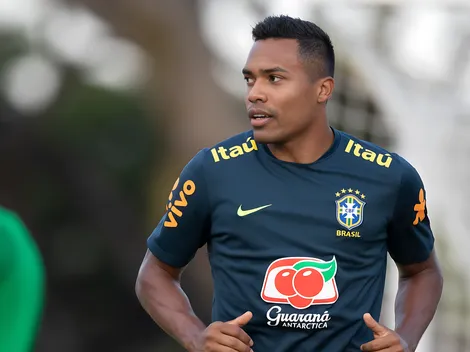 Futuro de Alex Sandro chega 'fervendo' no Grêmio