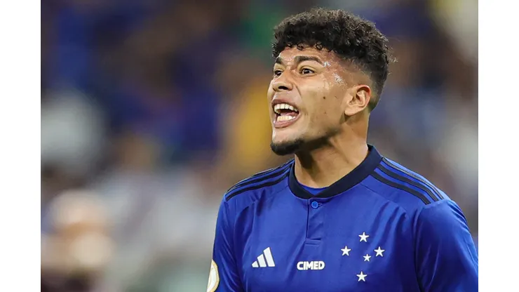 Filipe Machado durante confronto contra o Fluminense no Campeonato Brasileiro de 2023.