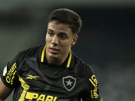 Botafogo muda de ideia e toma decisão sobre Carlos Alberto