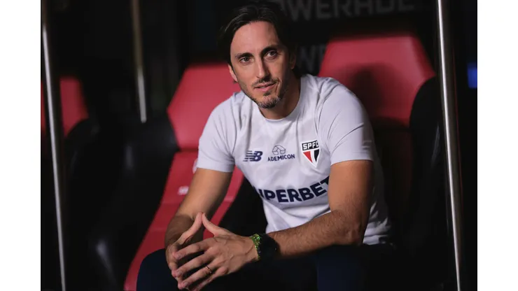 Luis Zubeldia tecnico do Sao Paulo durante partida contra o Barcelona de Guayaquil no estadio Morumbi pelo campeonato Copa Libertadores 2024