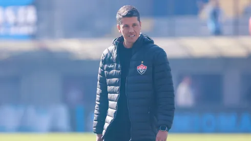 Thiago Carpini tecnico do Vitoria durante partida contra o Gremio pelo campeonato Brasileiro A 2024. Foto: Luiz Erbes/AGIF
