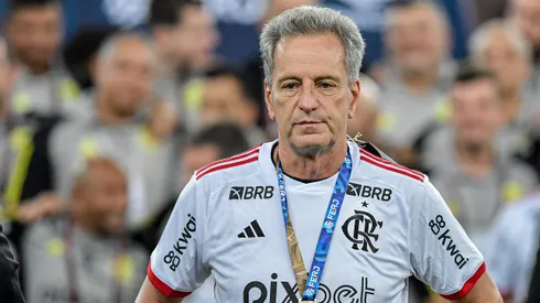 Rodolfo Landim presidente do Flamengo durante cerimônia de premiação ao final da partida contra o Nova Iguacu decisao do campeonato Carioca 2024. Foto: Thiago Ribeiro/AGIF