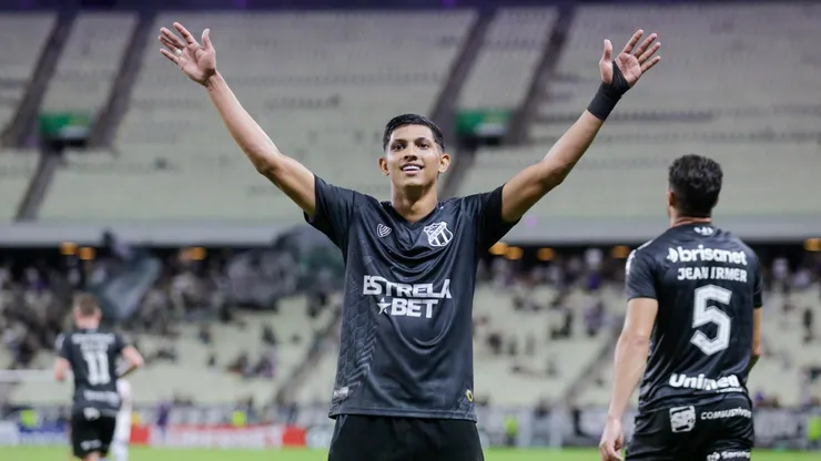 Erick Pulga jogador do Ceara comemora seu gol durante partida contra o Itabaiana no estadio Arena Castelao pelo campeonato Copa Do Nordeste 2024