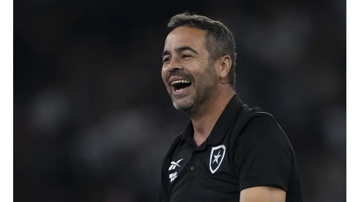 Artur Jorge técnico do Botafogo durante partida contra o Palmeiras no estadio Engenhao pelo campeonato Brasileiro A 2024.
