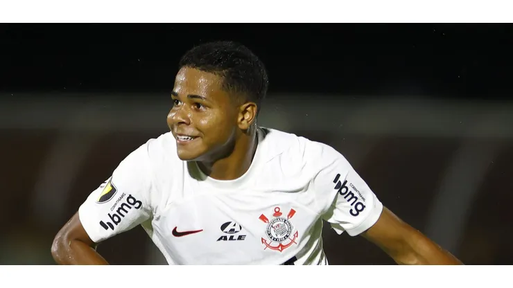 Wesley jogador do Corinthians comemora seu gol durante partida contra o Botafogo-SP no estadio Santa Cruz pelo campeonato Paulista 2024.