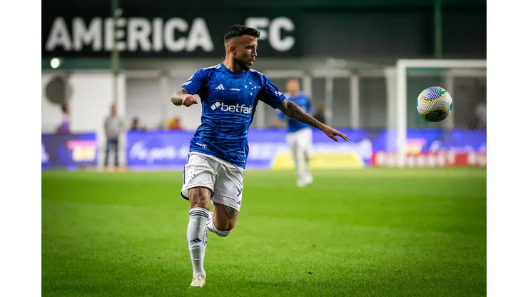 Matheus Henrique durante partida contra o Bragantino no Campeonato Brasileiro de 2024.