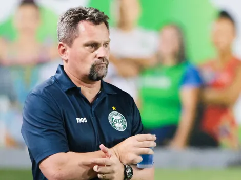 Torcida entra no treino do Coritiba e cobra Fábio Matias, elenco e diretoria