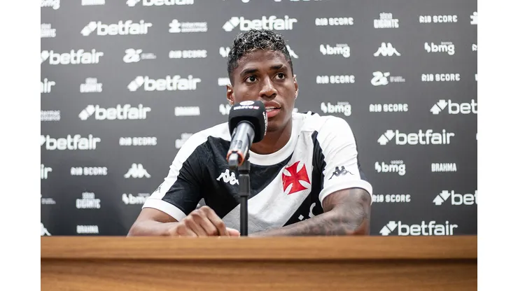 Emerson Rodriguez durante apresentação coletiva no Vasco. Foto: Leandro Amorim/Vasco