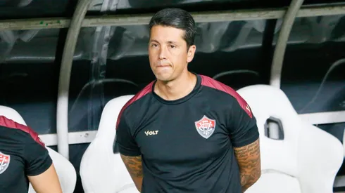 Thiago Carpini durante partida contra o Fortaleza pelo campeonato Brasileiro A 2024. Foto: Baggio Rodrigues/AGIF