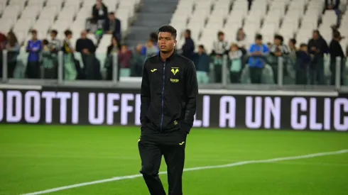 Charlys estava emprestado ao Hellas Verona – Foto: Divulgação/Instagram