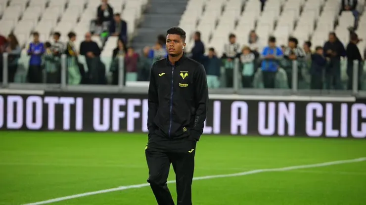 Charlys estava emprestado ao Hellas Verona - Foto: Divulgação/Instagram