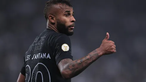 Alex Santana durante confronto contra o Cricúma no Brasileirão 2024.