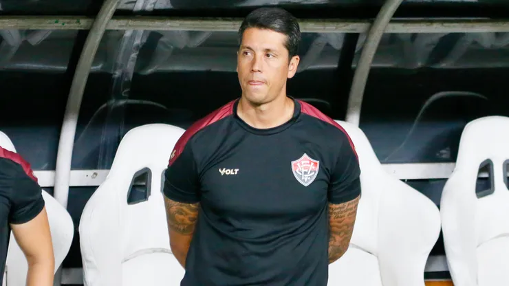 Thiago Carpini vem reclamando da falta de reforços - Foto: Baggio Rodrigues/AGIF