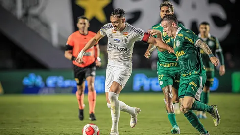Santos em ação (Sipa US / Alamy Stock Photo)