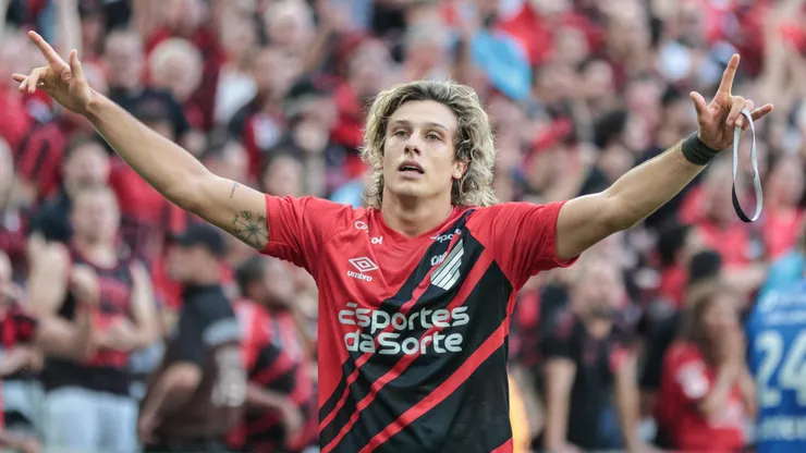 Agustin Canobbio jogador do Athletico-PR comemora seu gol durante partida contra o Internacional no estadio Arena da Baixada pelo campeonato Brasileiro A 2024