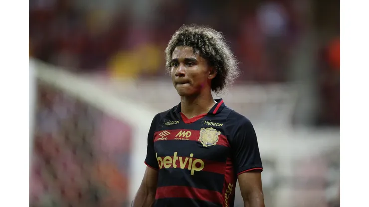 Pedro Lima durante partida com a camisa do Sport.