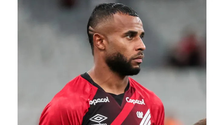 Alex Santana durante confronto contra o Cascavel no Campeonato Paranaense 2023.
