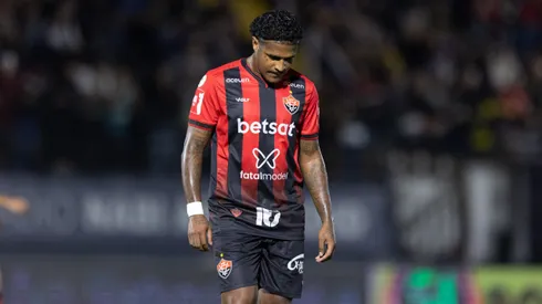 Rodrigo Andrade durante partida contra o Bragantino pelo campeonato Brasileiro A (Foto: Diogo Reis/AGIF)