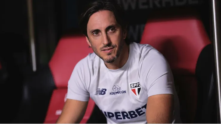 Luis Zubeldia técnico do São Paulo durante partida contra o Barcelona de Guayaquil no estadio Morumbi pelo campeonato Copa Libertadores 2024.