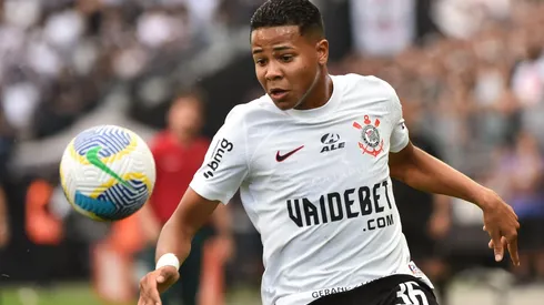 Wesley, jogador do Corinthians, com a bola (Sipa US / Alamy Stock Photo)