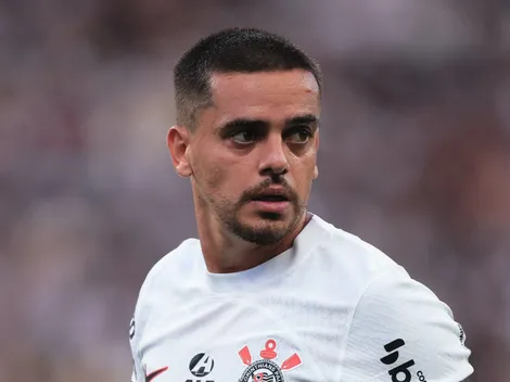 Fagner recebe 'recado' de Ramón Díaz durante apresentação no Corinthians